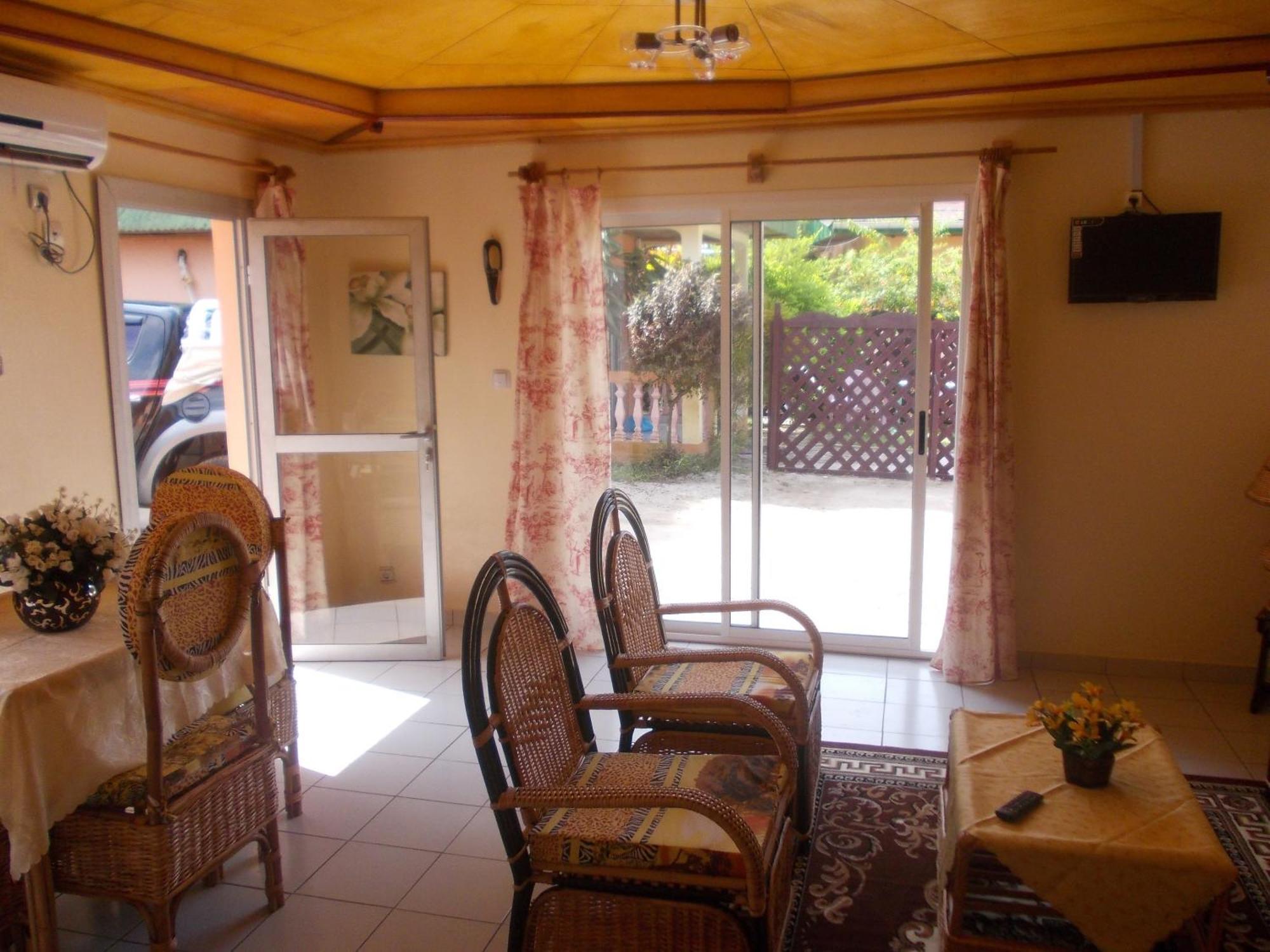 Hotel Restaurant Gites Kribi Buitenkant foto