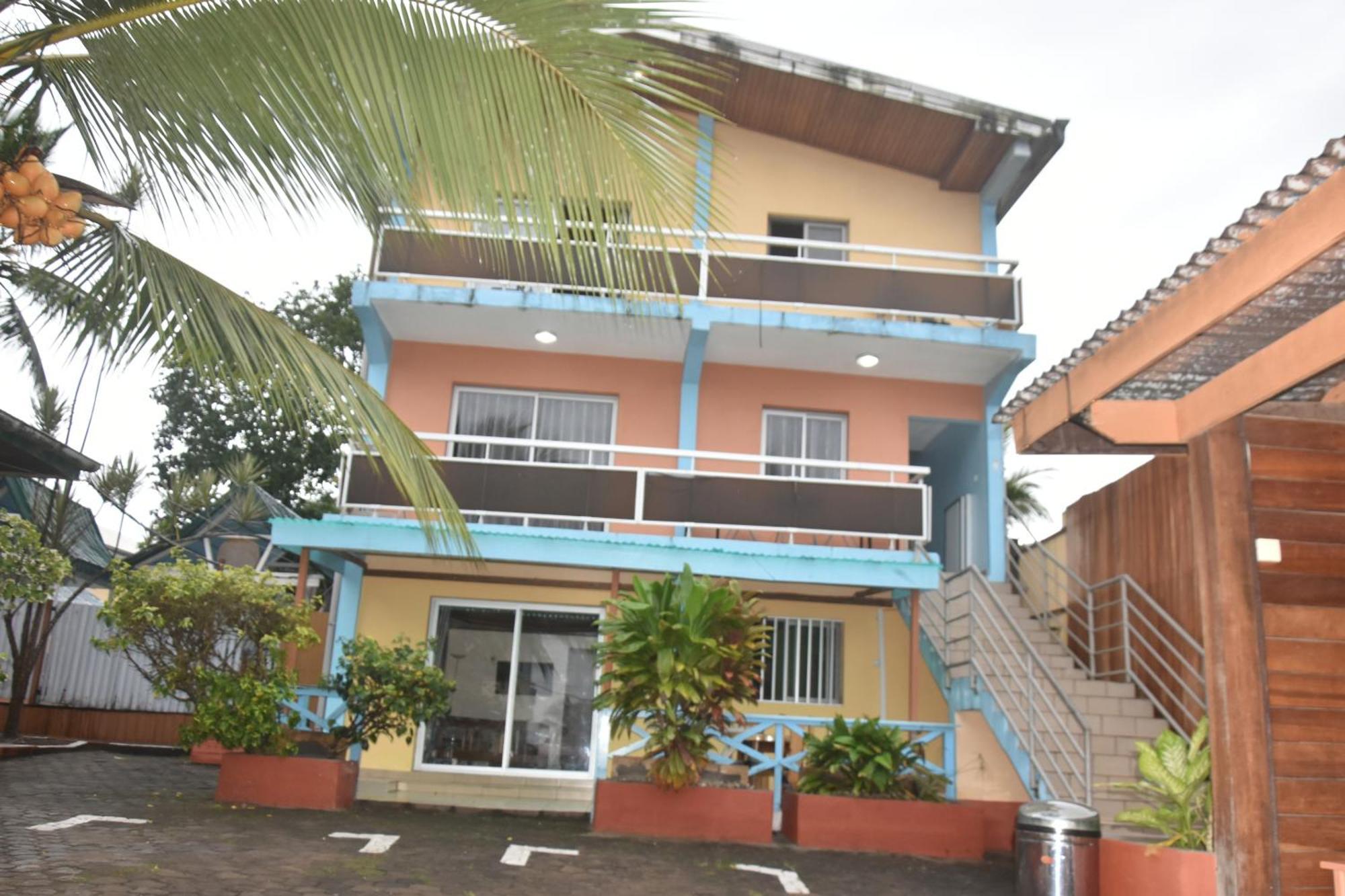 Hotel Restaurant Gites Kribi Buitenkant foto
